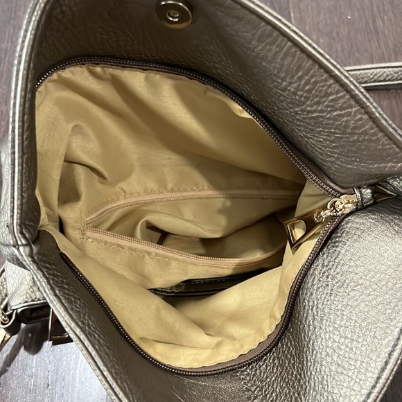 Womens bronze gold adjustable strap handbag with flap closure. - Picture 10 of 12